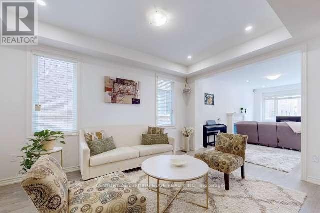 57 Markview Road, Whitchurch-Stouffville, Ontario  L4A 4W1 - Photo 5 - N12965510