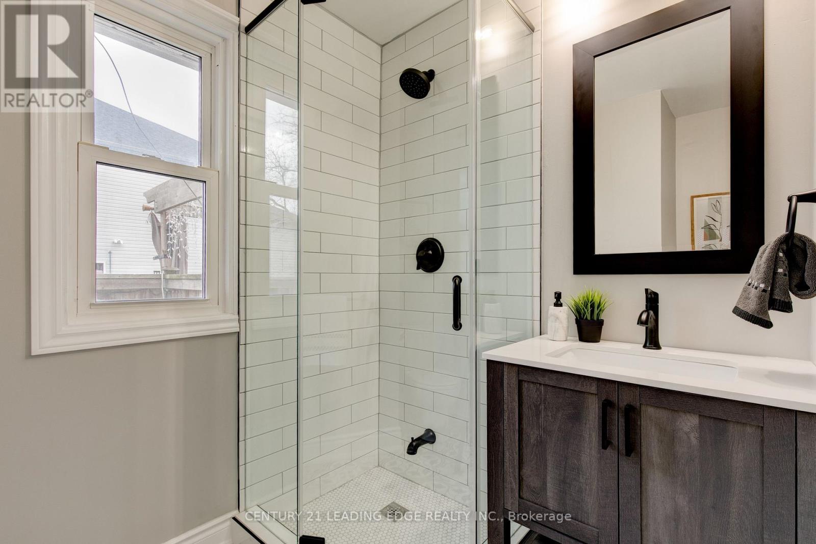 237 Boyers Road, Georgina, Ontario  L4P 3C8 - Photo 19 - N12965518