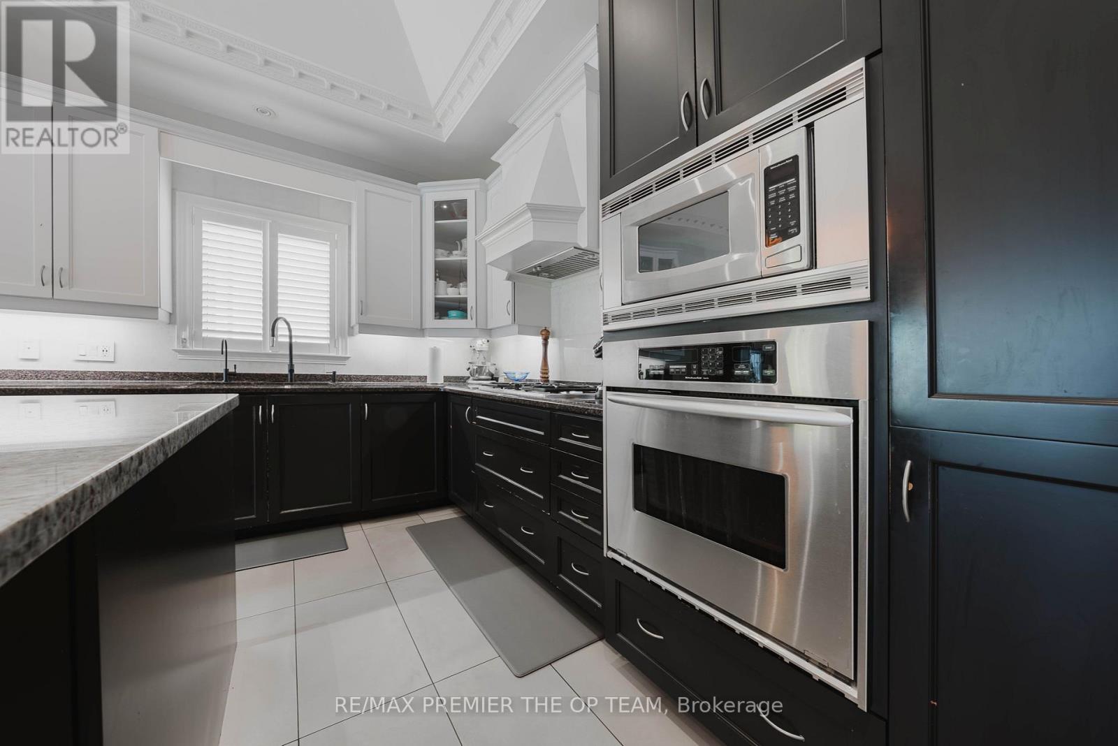 56 Park Ridge Drive, Vaughan, Ontario  L0J 1C0 - Photo 21 - N12965538