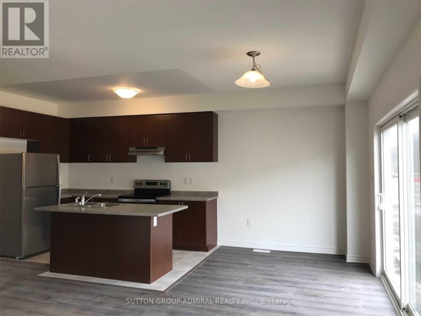 21 Hills Thistle Drive, Wasaga Beach, Ontario  L9Z 0J3 - Photo 3 - S12965498