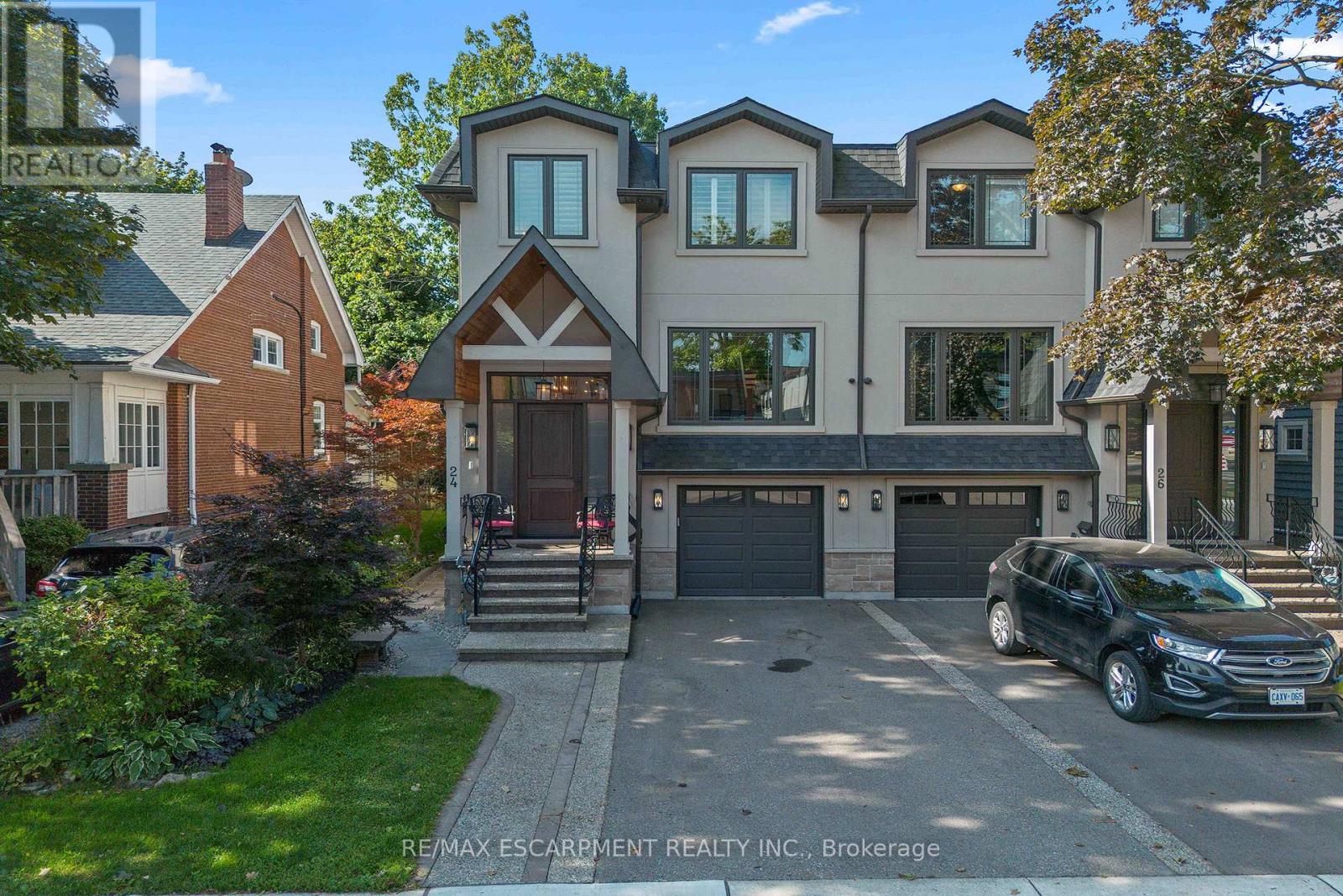 24 CAYUGA AVENUE, Mississauga, Ontario