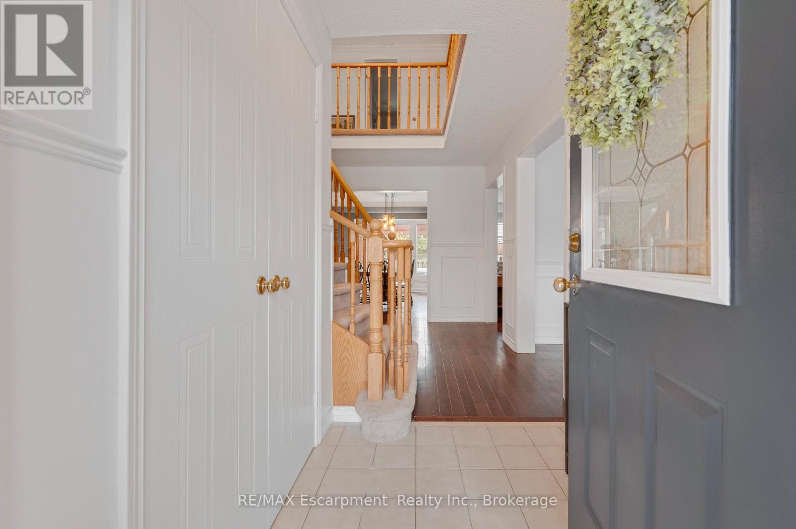 2051 Deer Run Avenue, Burlington, Ontario  L7M 2S1 - Photo 4 - W12965964