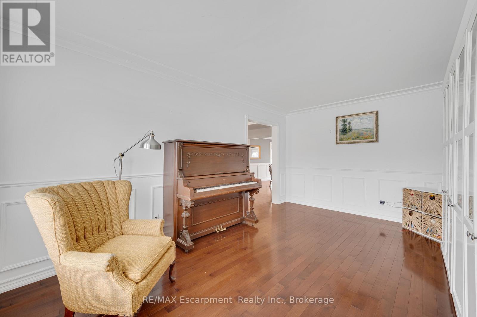 2051 Deer Run Avenue, Burlington, Ontario  L7M 2S1 - Photo 7 - W12965964