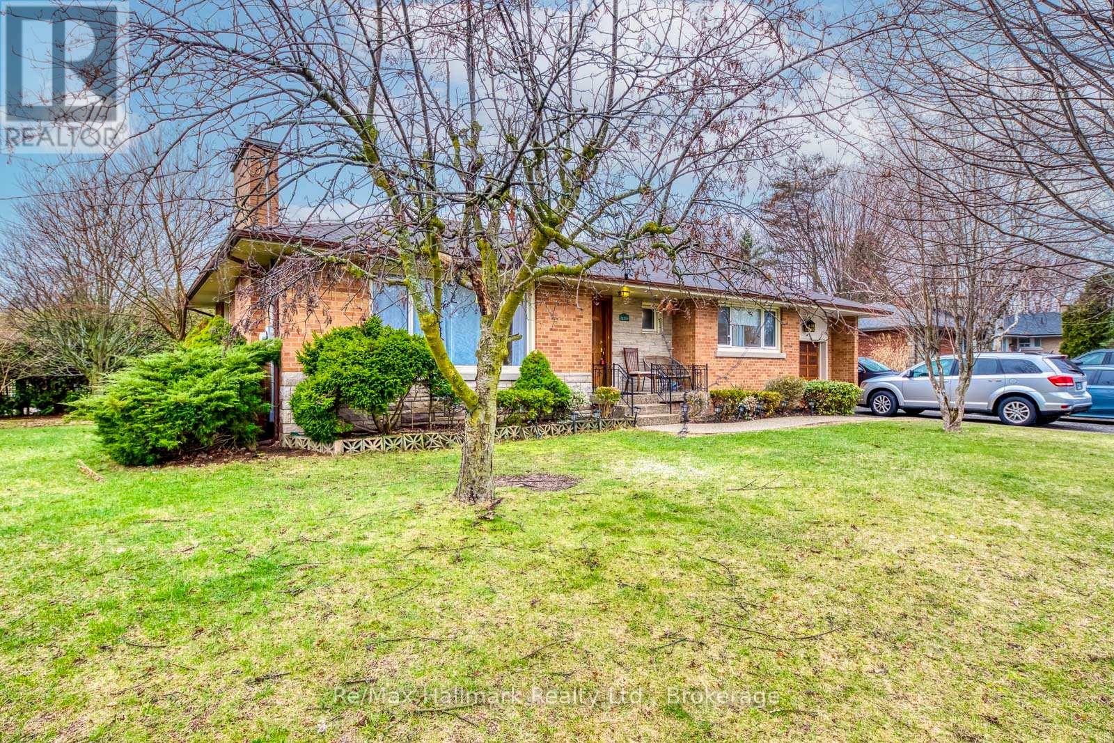 216 Wales Crescent, Oakville, Ontario  L6L 3X7 - Photo 10 - W12965986