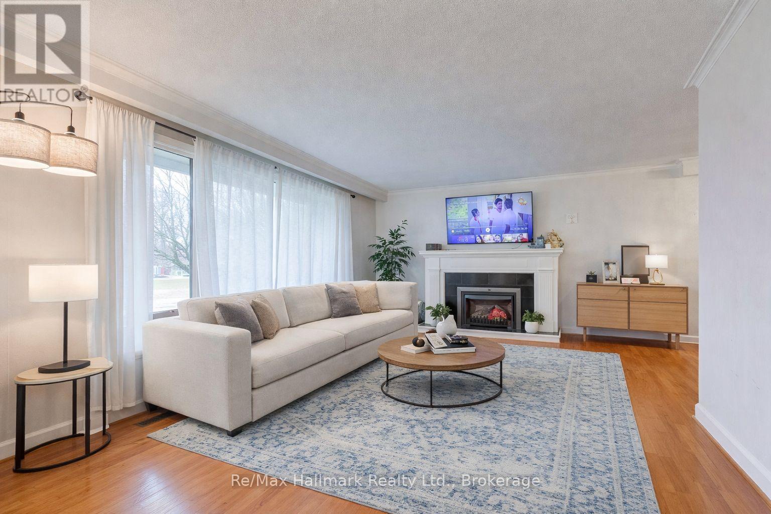 216 Wales Crescent, Oakville, Ontario  L6L 3X7 - Photo 13 - W12965986