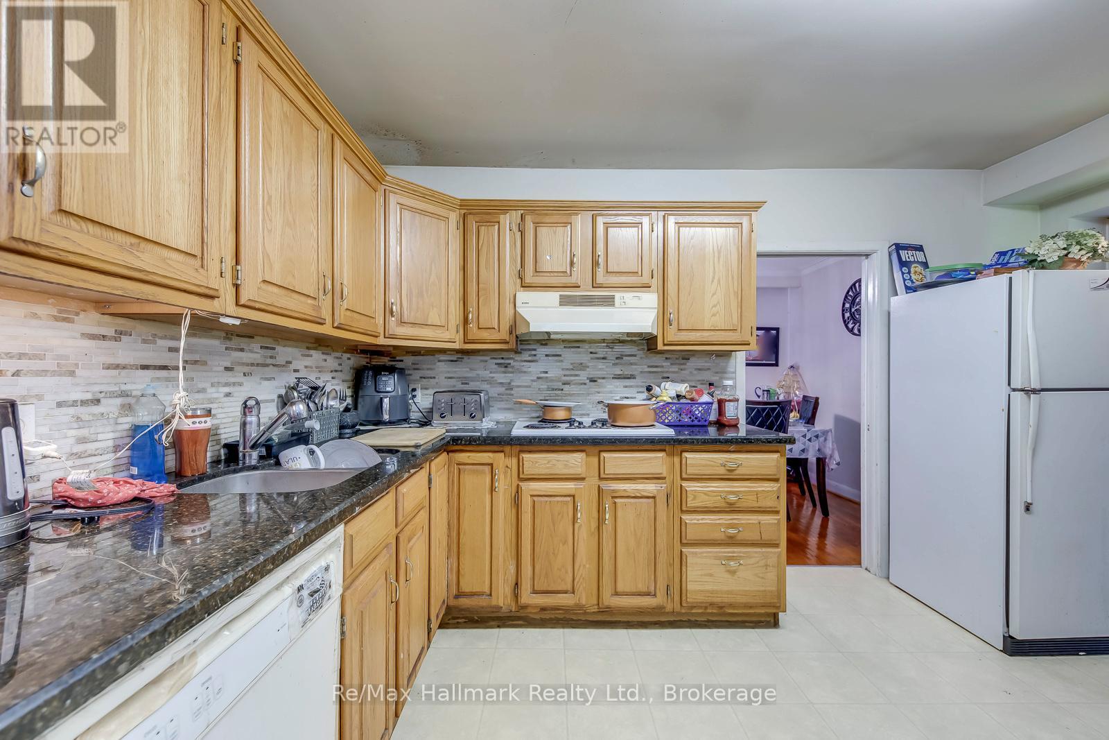 216 Wales Crescent, Oakville, Ontario  L6L 3X7 - Photo 15 - W12965986