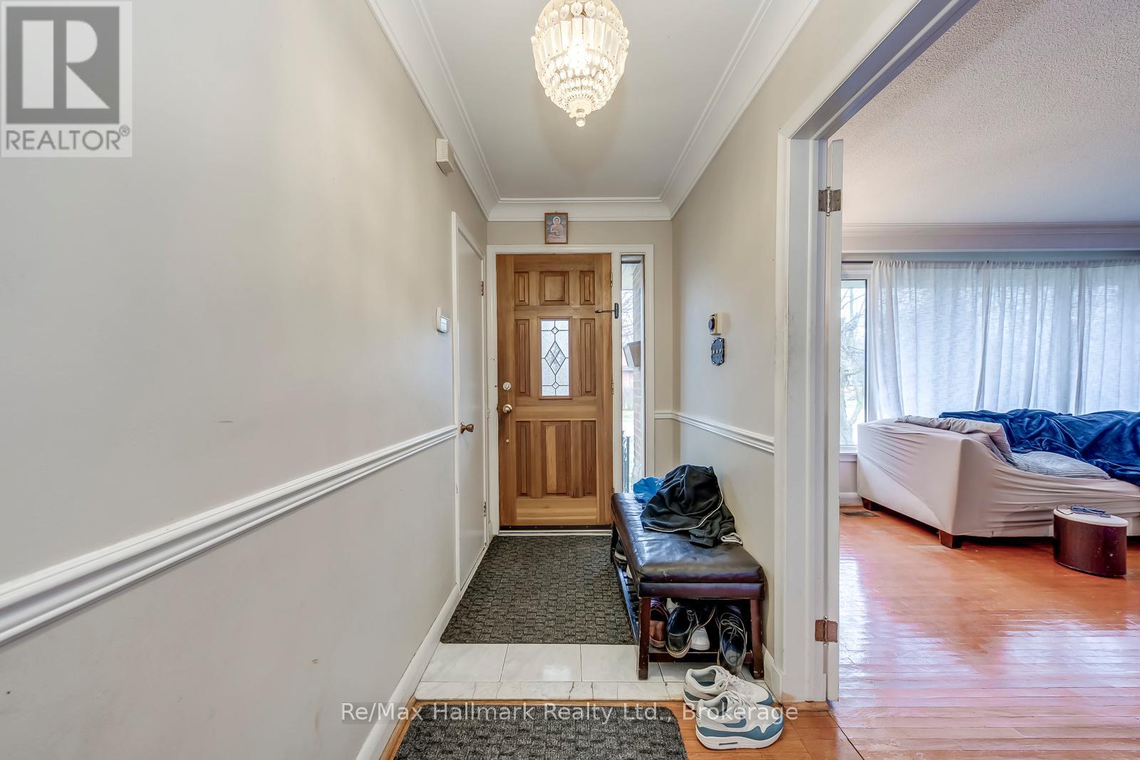 216 Wales Crescent, Oakville, Ontario  L6L 3X7 - Photo 18 - W12965986