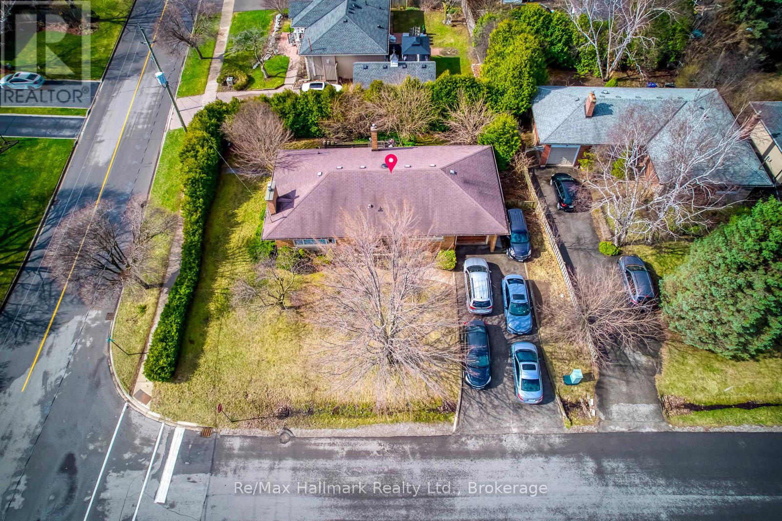 216 Wales Crescent, Oakville, Ontario  L6L 3X7 - Photo 3 - W12965986