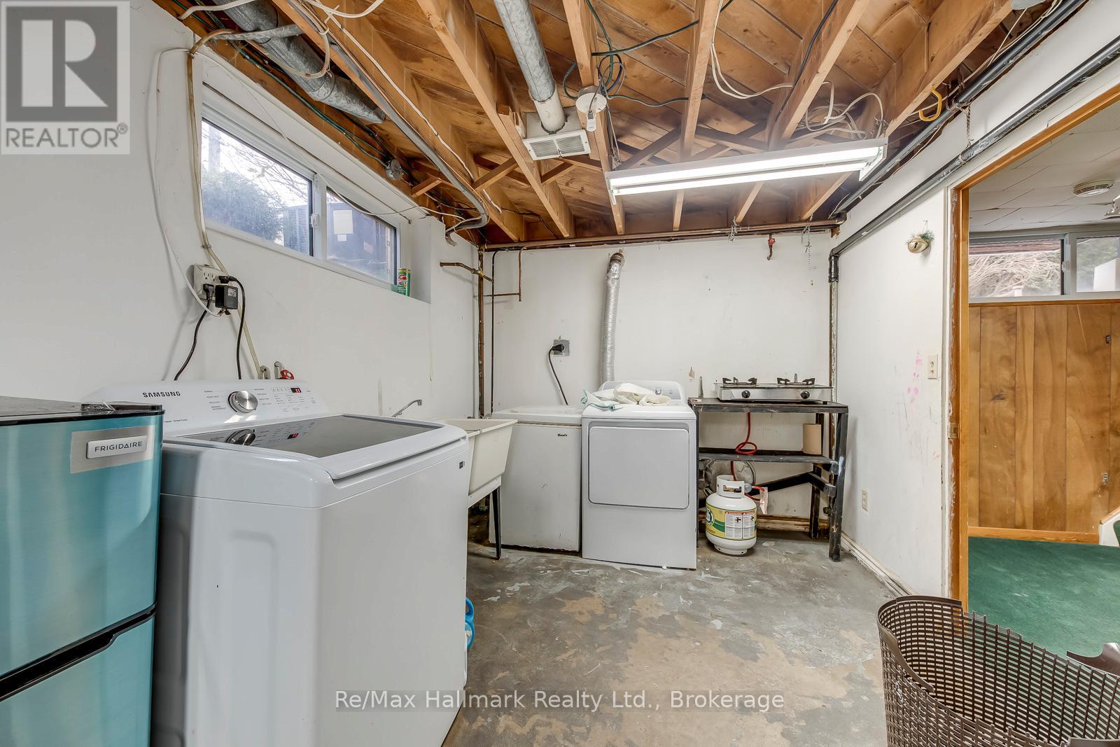 216 Wales Crescent, Oakville, Ontario  L6L 3X7 - Photo 34 - W12965986