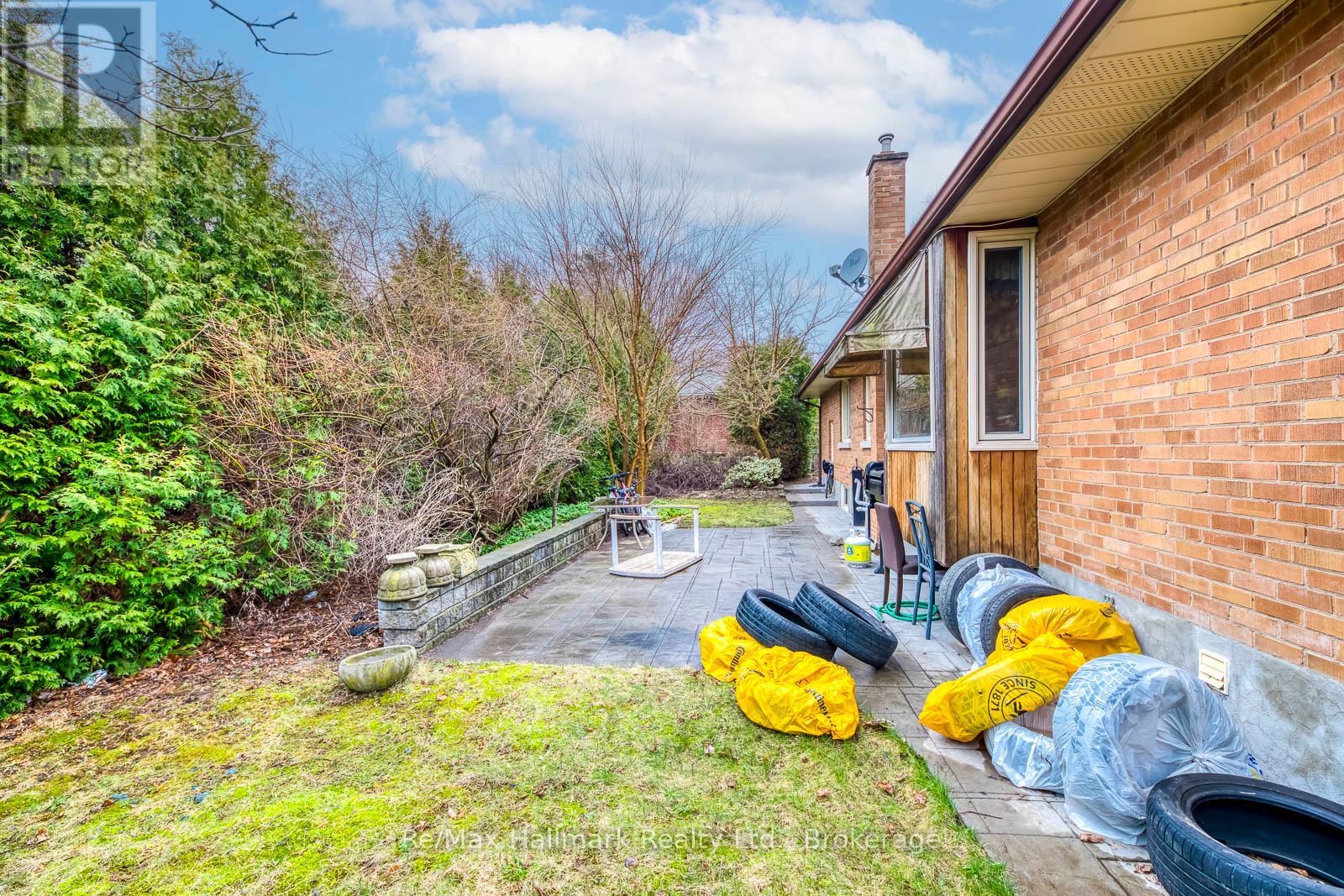 216 Wales Crescent, Oakville, Ontario  L6L 3X7 - Photo 35 - W12965986