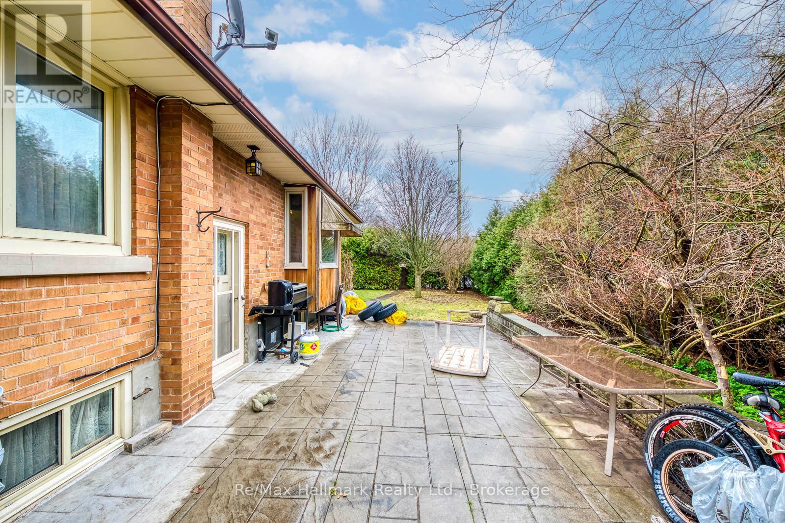 216 Wales Crescent, Oakville, Ontario  L6L 3X7 - Photo 36 - W12965986