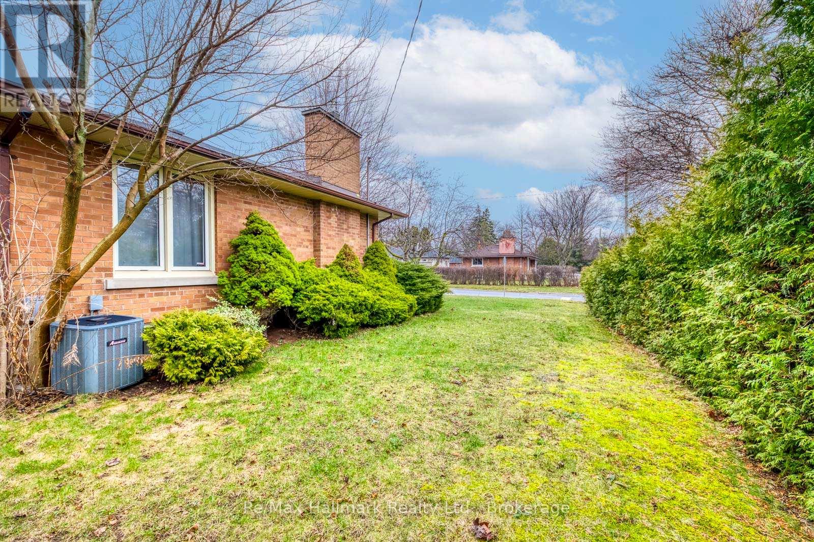 216 Wales Crescent, Oakville, Ontario  L6L 3X7 - Photo 37 - W12965986