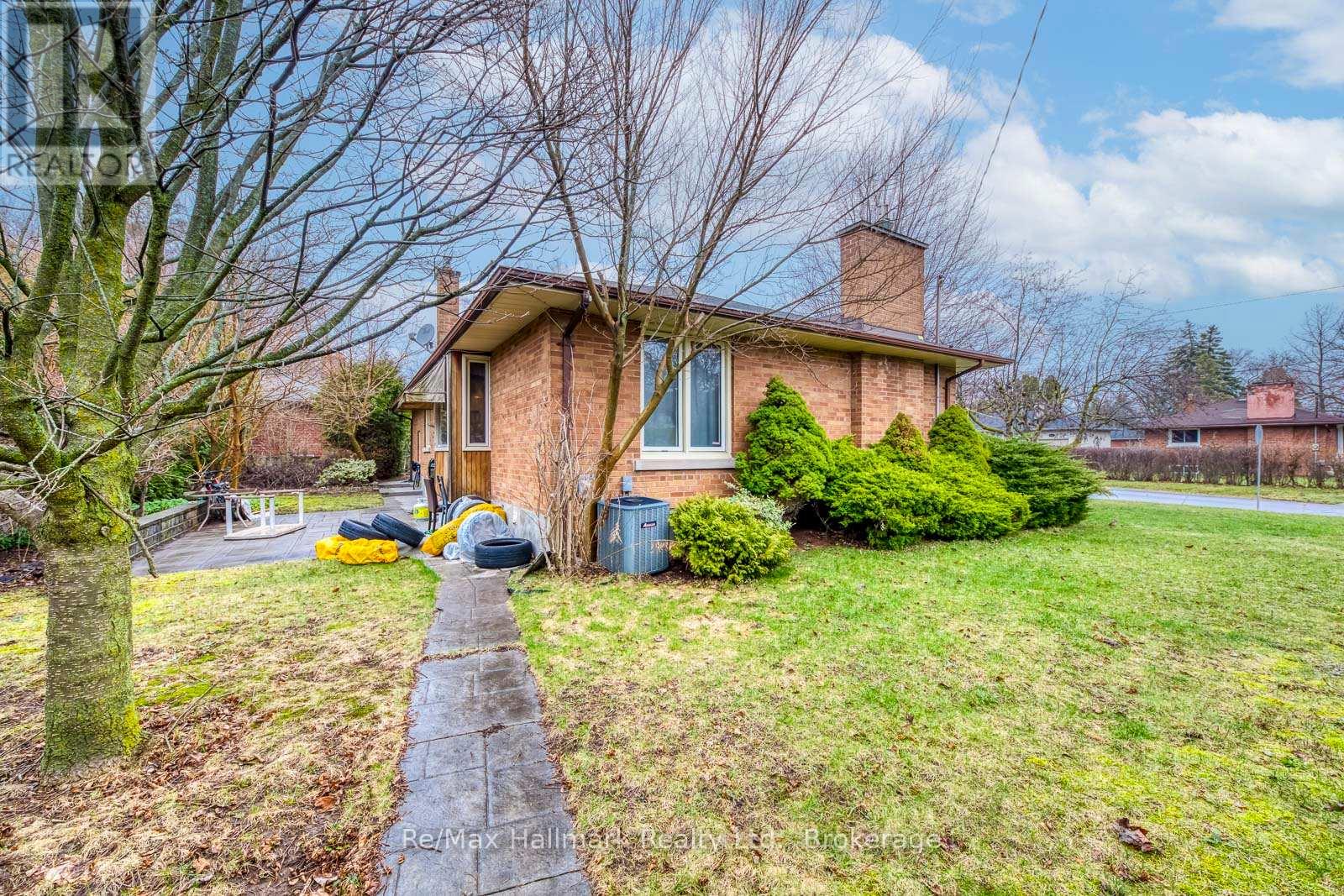 216 Wales Crescent, Oakville, Ontario  L6L 3X7 - Photo 38 - W12965986