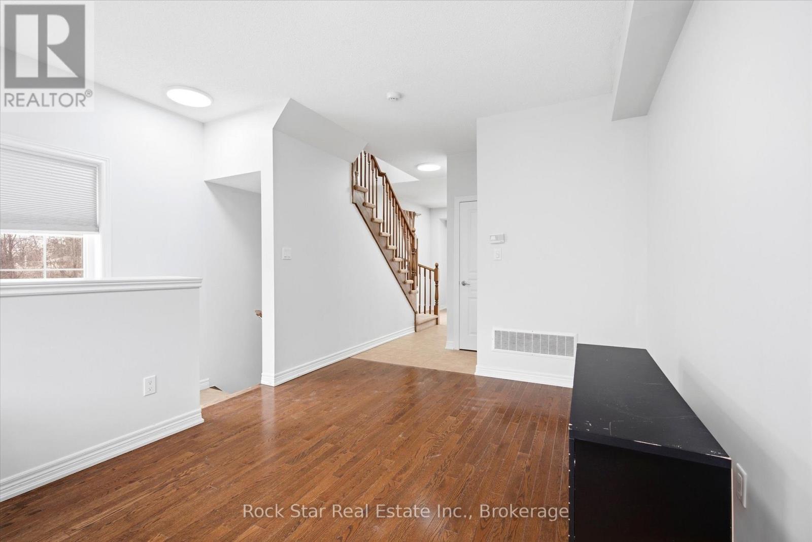 27 - 342 Mill Street, Kitchener, Ontario  N2M 2A5 - Photo 3 - X12965808