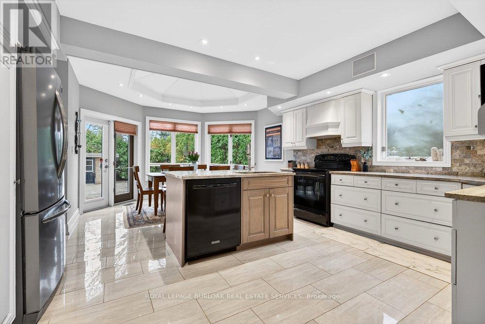 2153 Paisley Avenue, Burlington, Ontario  L7R 1W1 - Photo 10 - W12965496