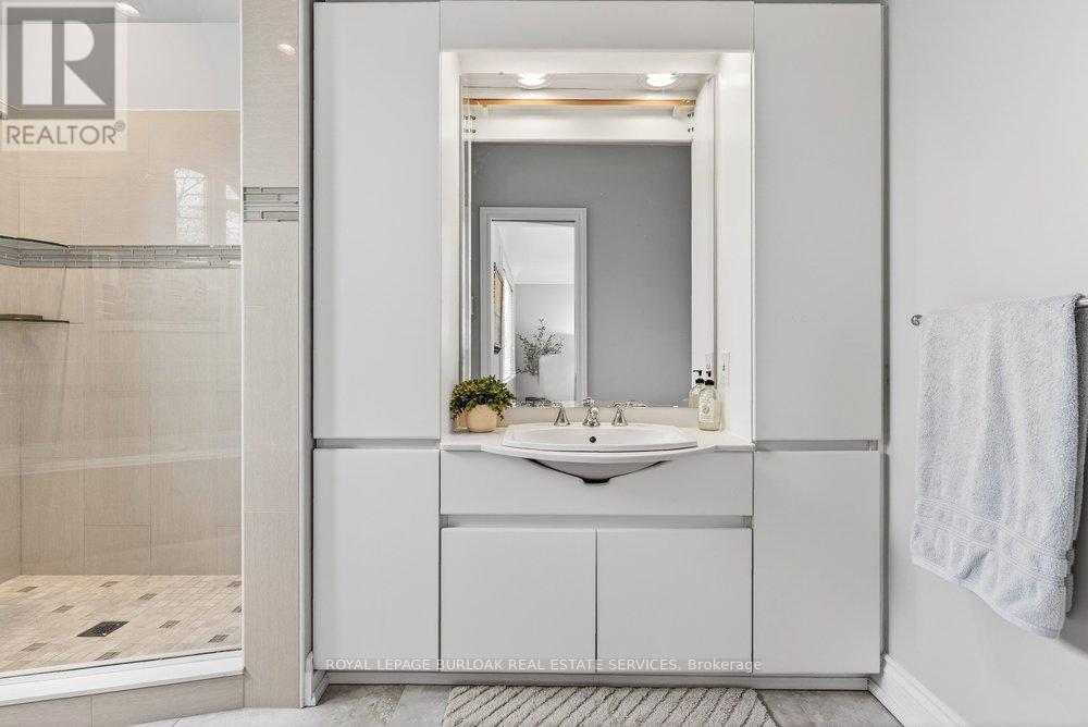 2153 Paisley Avenue, Burlington, Ontario  L7R 1W1 - Photo 23 - W12965496