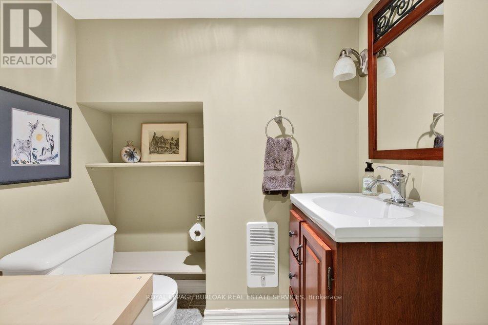 2153 Paisley Avenue, Burlington, Ontario  L7R 1W1 - Photo 32 - W12965496