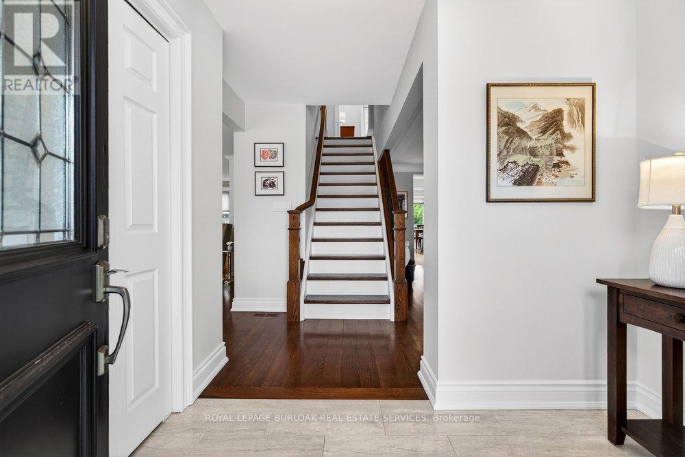 2153 Paisley Avenue, Burlington, Ontario  L7R 1W1 - Photo 4 - W12965496