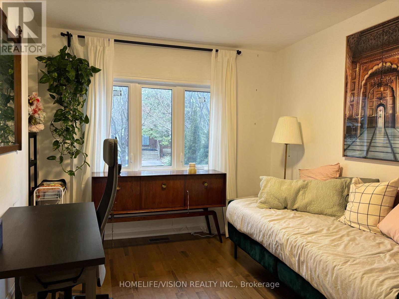 Main - 143 Belgravia Avenue, Toronto, Ontario  M6E 2M6 - Photo 4 - W12965572