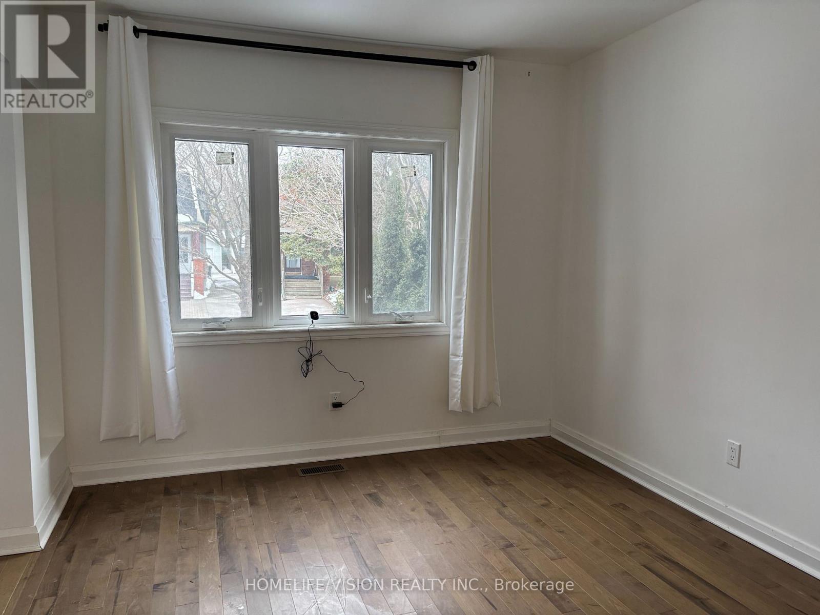 Main - 143 Belgravia Avenue, Toronto, Ontario  M6E 2M6 - Photo 5 - W12965572