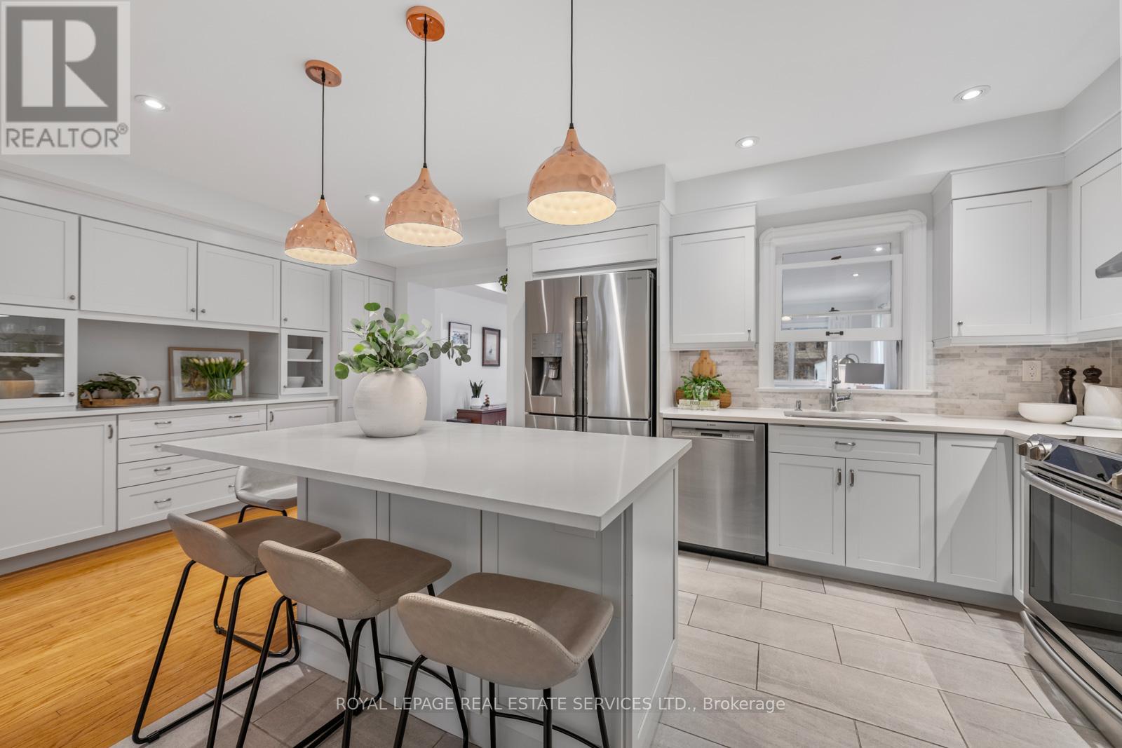 326 Indian Grove, Toronto, Ontario  M6P 2H5 - Photo 10 - W12965582