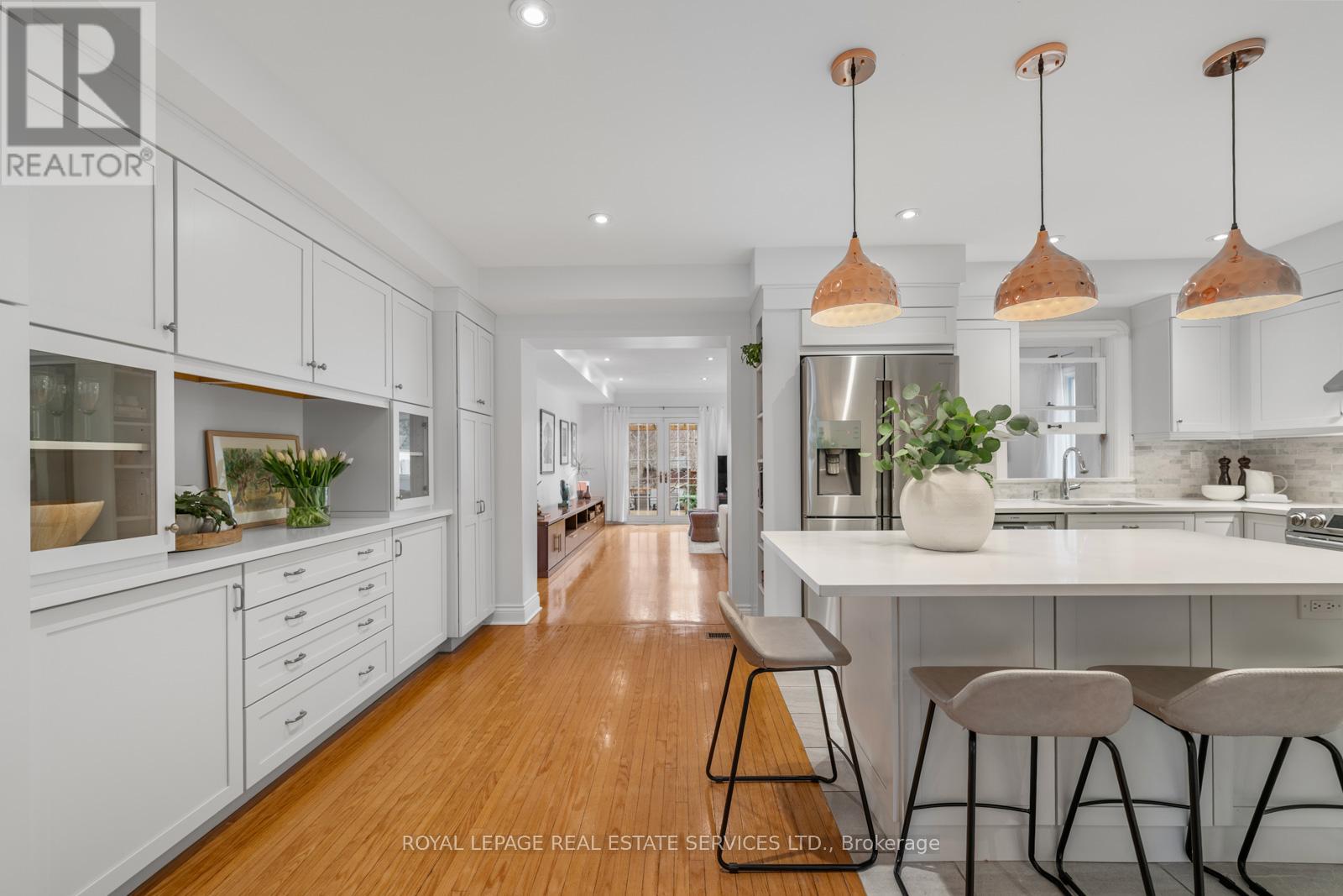 326 Indian Grove, Toronto, Ontario  M6P 2H5 - Photo 11 - W12965582