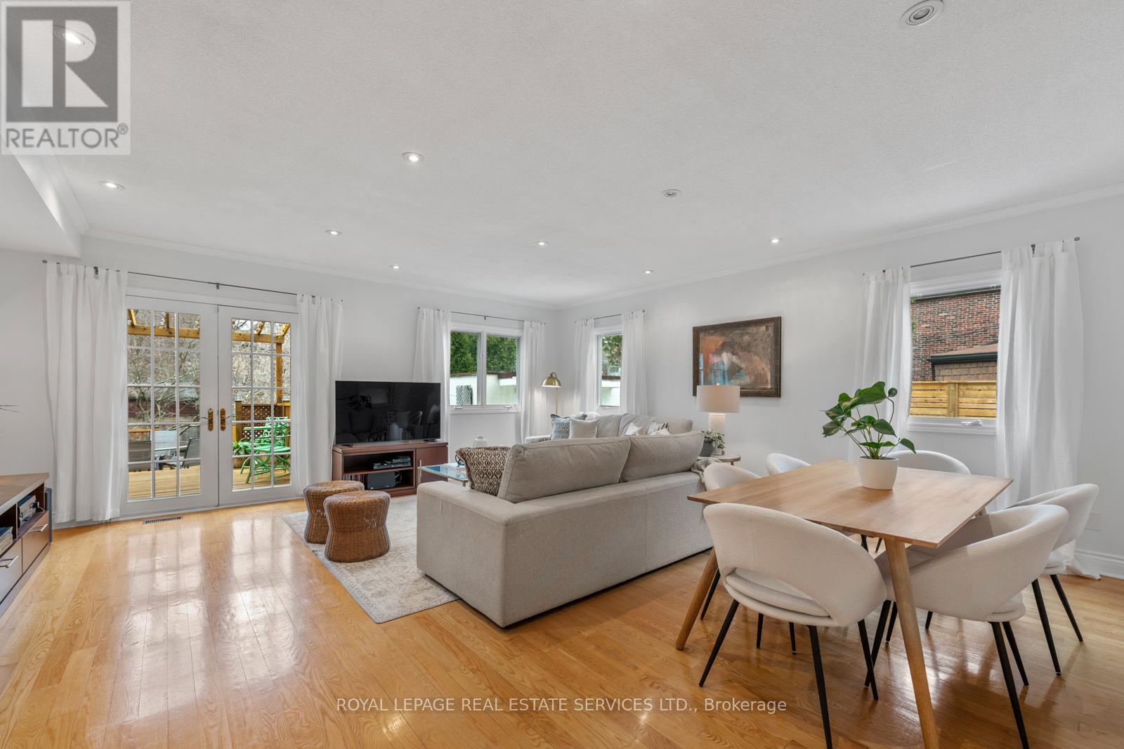 326 Indian Grove, Toronto, Ontario  M6P 2H5 - Photo 12 - W12965582