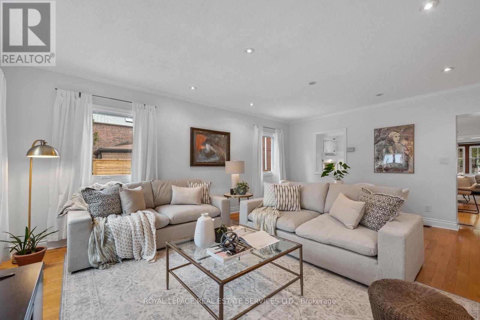 326 Indian Grove, Toronto, Ontario  M6P 2H5 - Photo 14 - W12965582