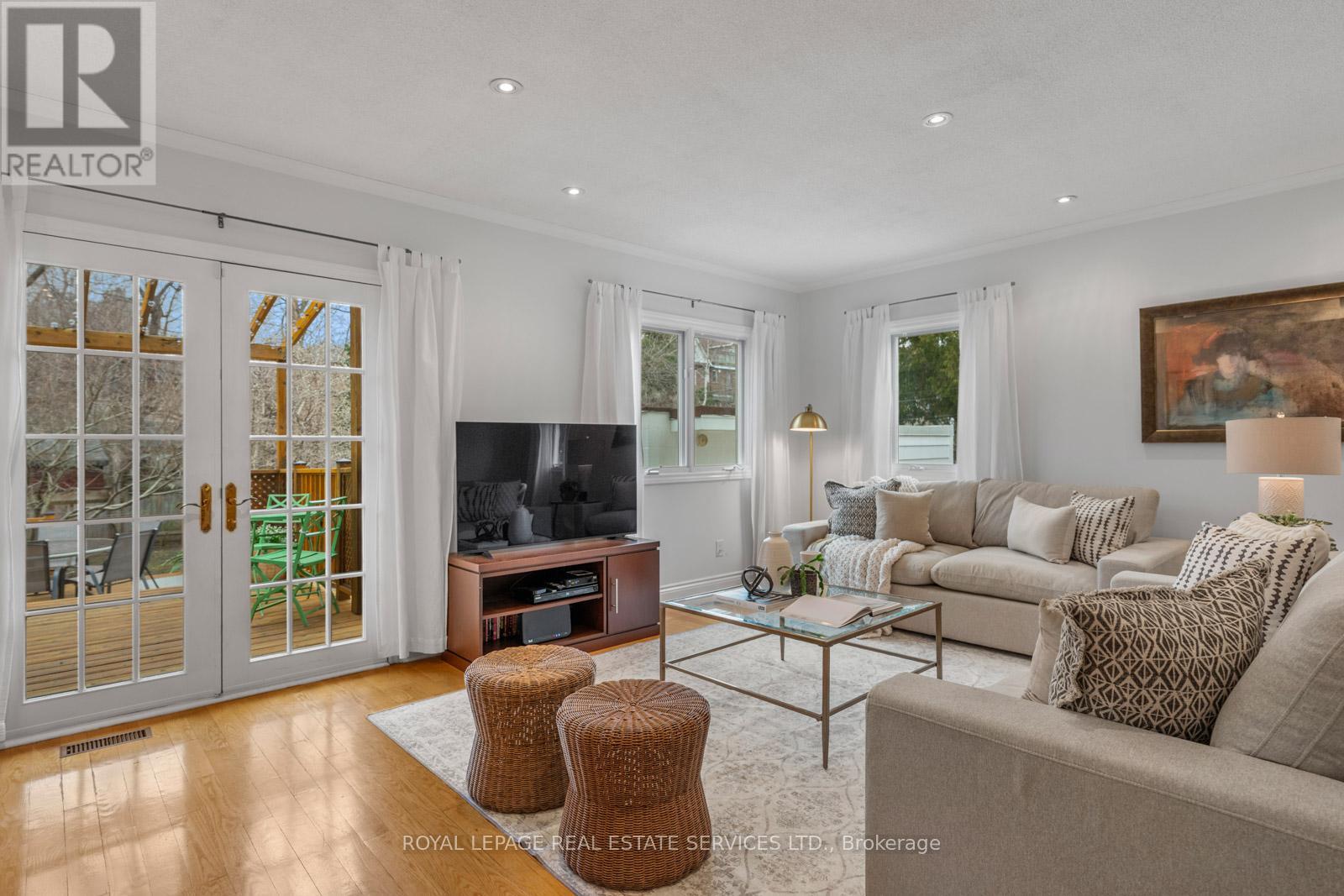 326 Indian Grove, Toronto, Ontario  M6P 2H5 - Photo 15 - W12965582