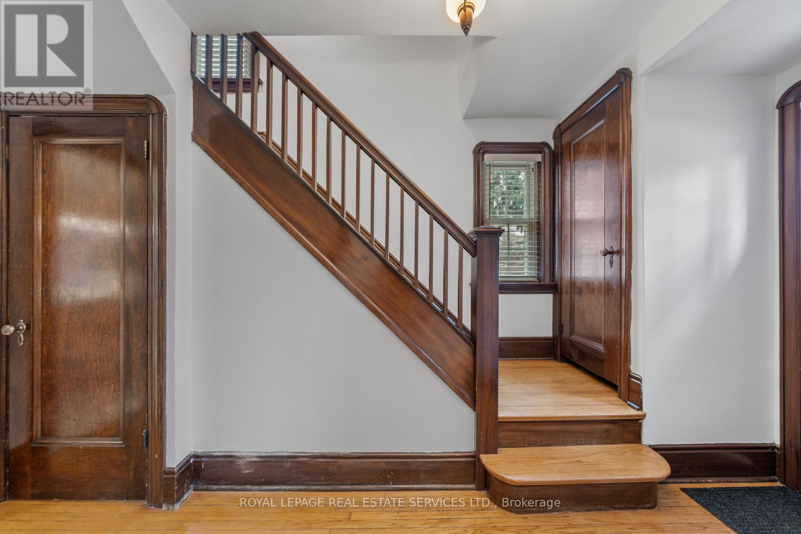 326 Indian Grove, Toronto, Ontario  M6P 2H5 - Photo 17 - W12965582