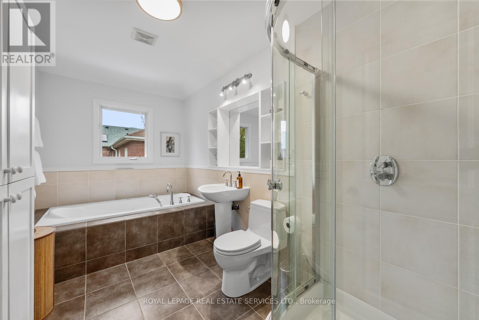 326 Indian Grove, Toronto, Ontario  M6P 2H5 - Photo 22 - W12965582