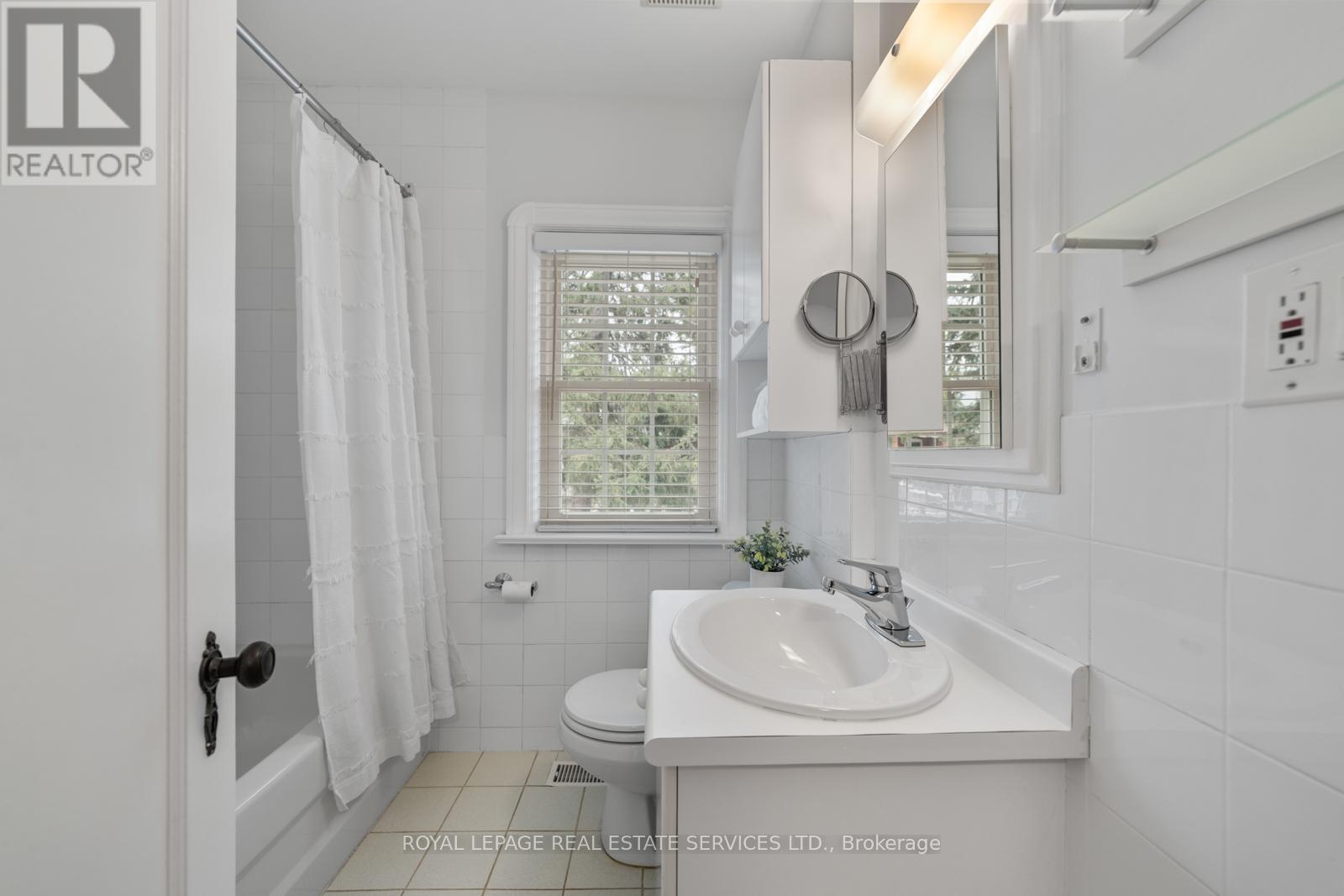 326 Indian Grove, Toronto, Ontario  M6P 2H5 - Photo 29 - W12965582