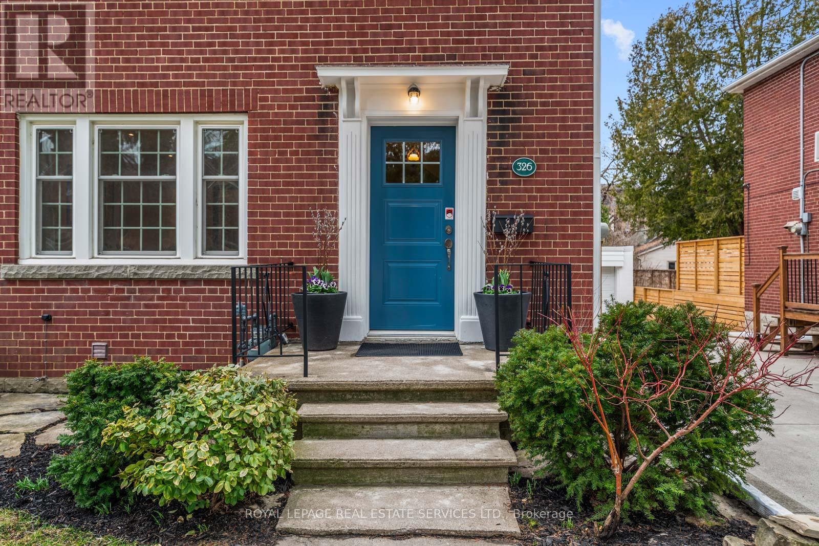 326 Indian Grove, Toronto, Ontario  M6P 2H5 - Photo 3 - W12965582