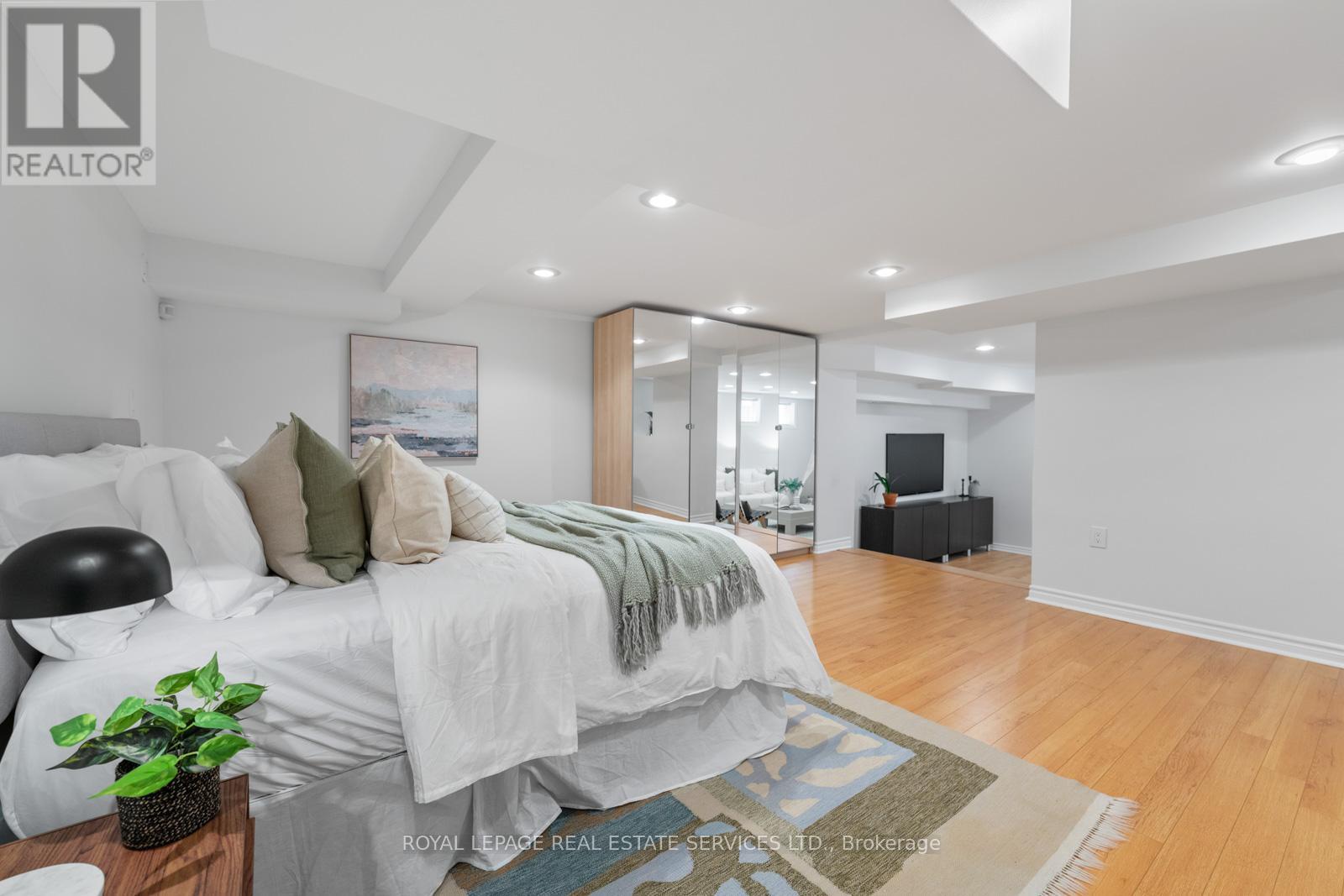 326 Indian Grove, Toronto, Ontario  M6P 2H5 - Photo 30 - W12965582