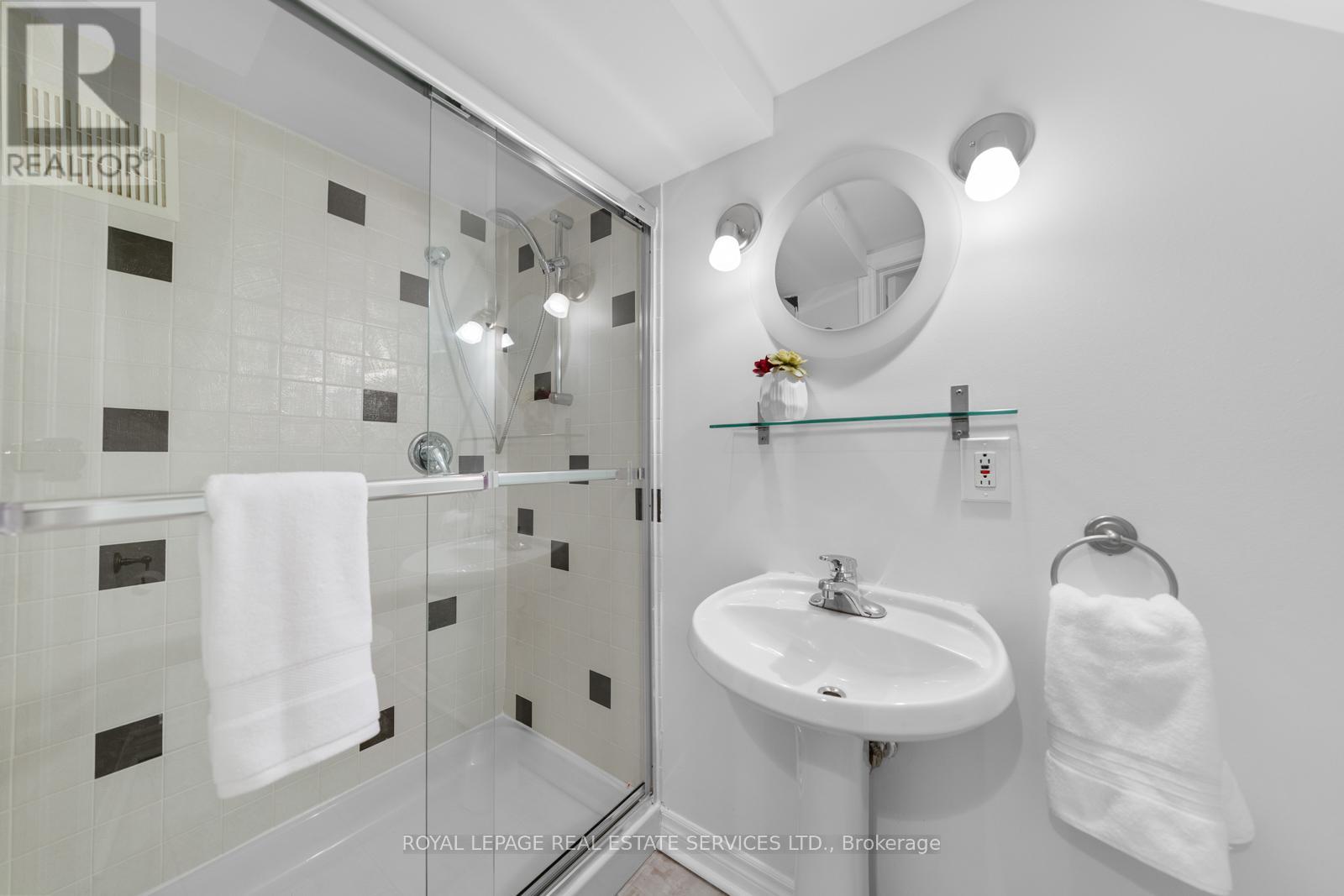 326 Indian Grove, Toronto, Ontario  M6P 2H5 - Photo 36 - W12965582