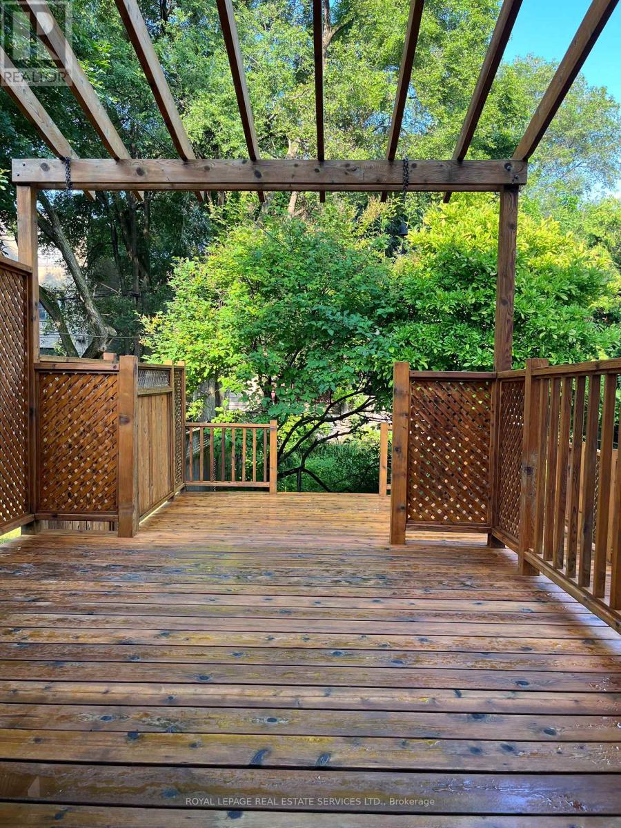 326 Indian Grove, Toronto, Ontario  M6P 2H5 - Photo 38 - W12965582