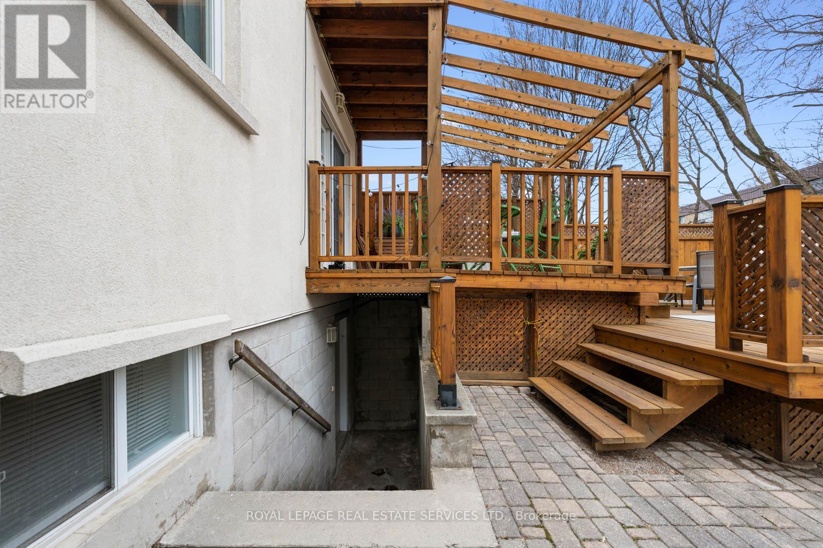 326 Indian Grove, Toronto, Ontario  M6P 2H5 - Photo 46 - W12965582