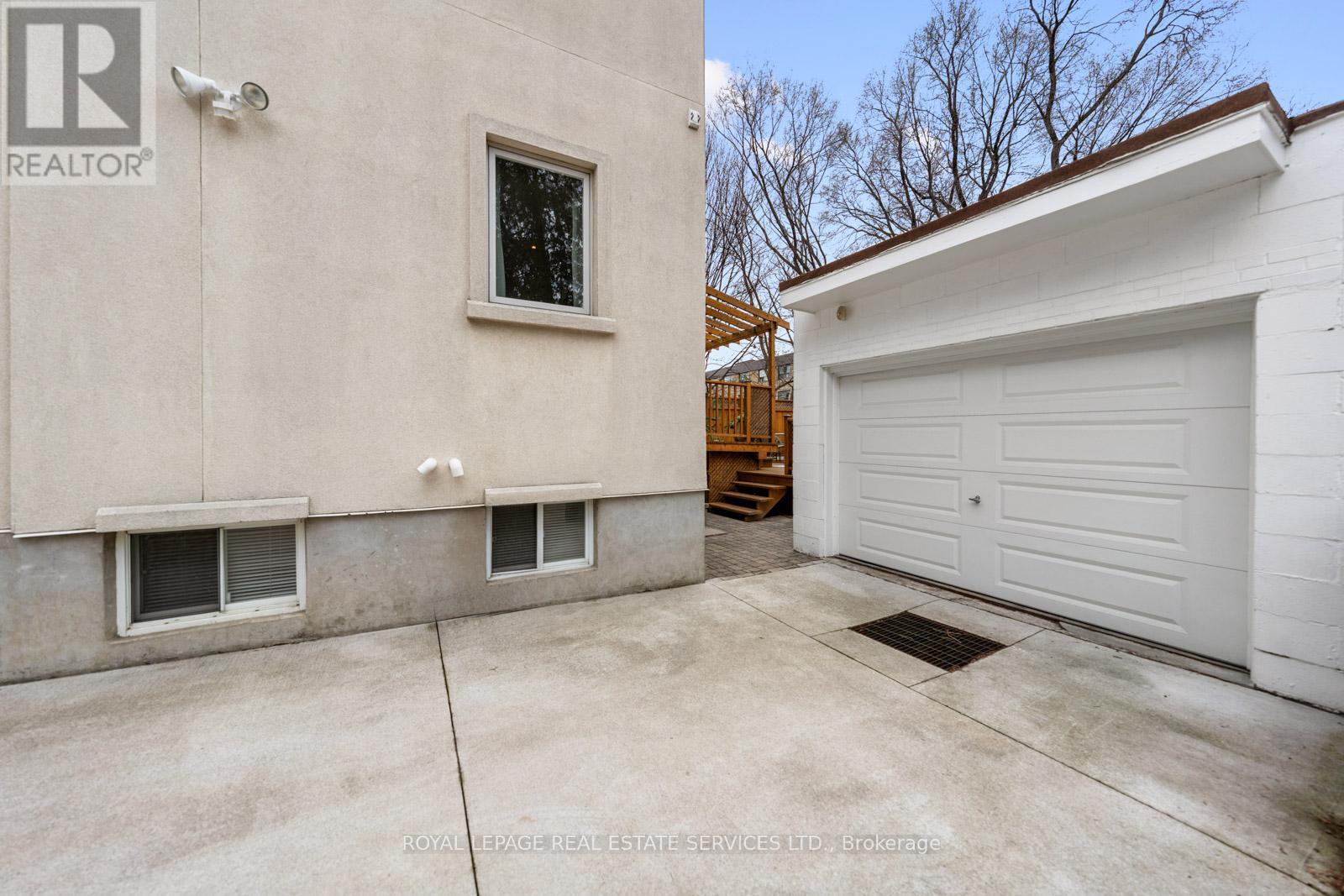 326 Indian Grove, Toronto, Ontario  M6P 2H5 - Photo 47 - W12965582