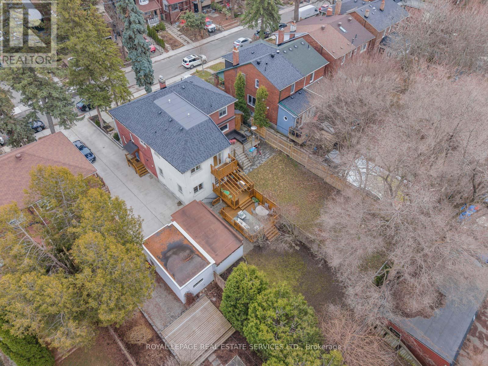 326 Indian Grove, Toronto, Ontario  M6P 2H5 - Photo 50 - W12965582