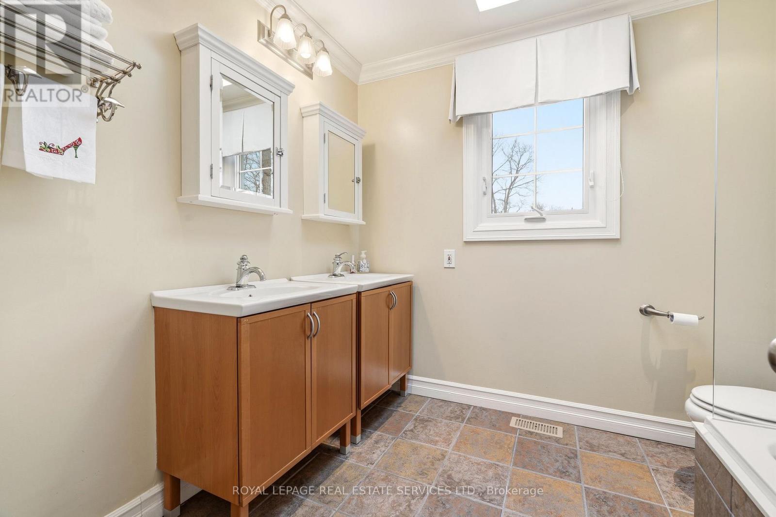 347 Douglas Avenue, Oakville, Ontario  L6J 3S7 - Photo 32 - W12965588