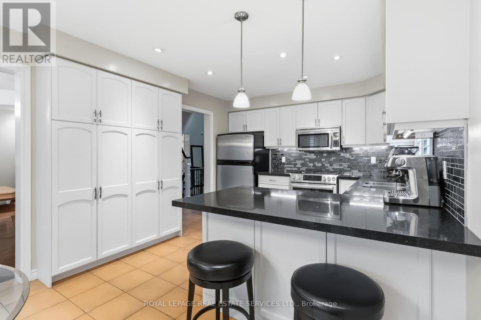 2208 Brays Lane, Oakville, Ontario  L6M 3J7 - Photo 12 - W12965616