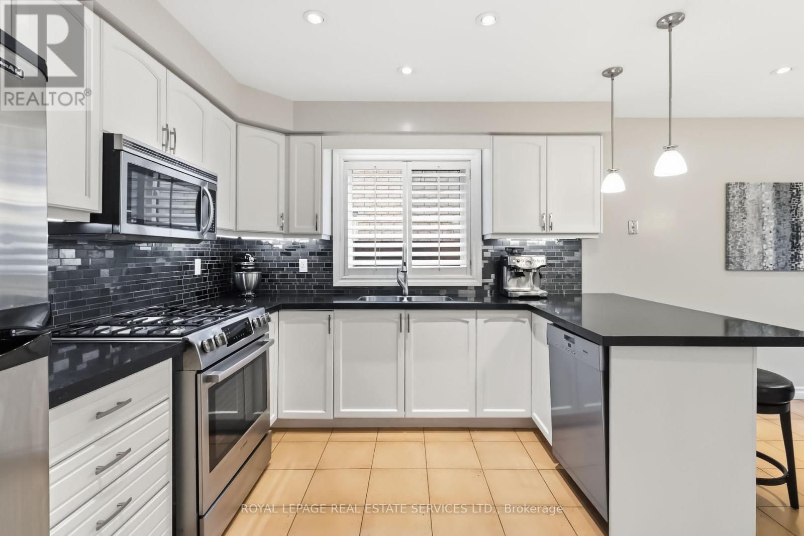 2208 Brays Lane, Oakville, Ontario  L6M 3J7 - Photo 14 - W12965616