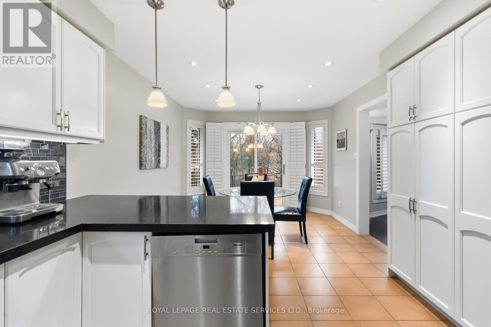 2208 Brays Lane, Oakville, Ontario  L6M 3J7 - Photo 15 - W12965616