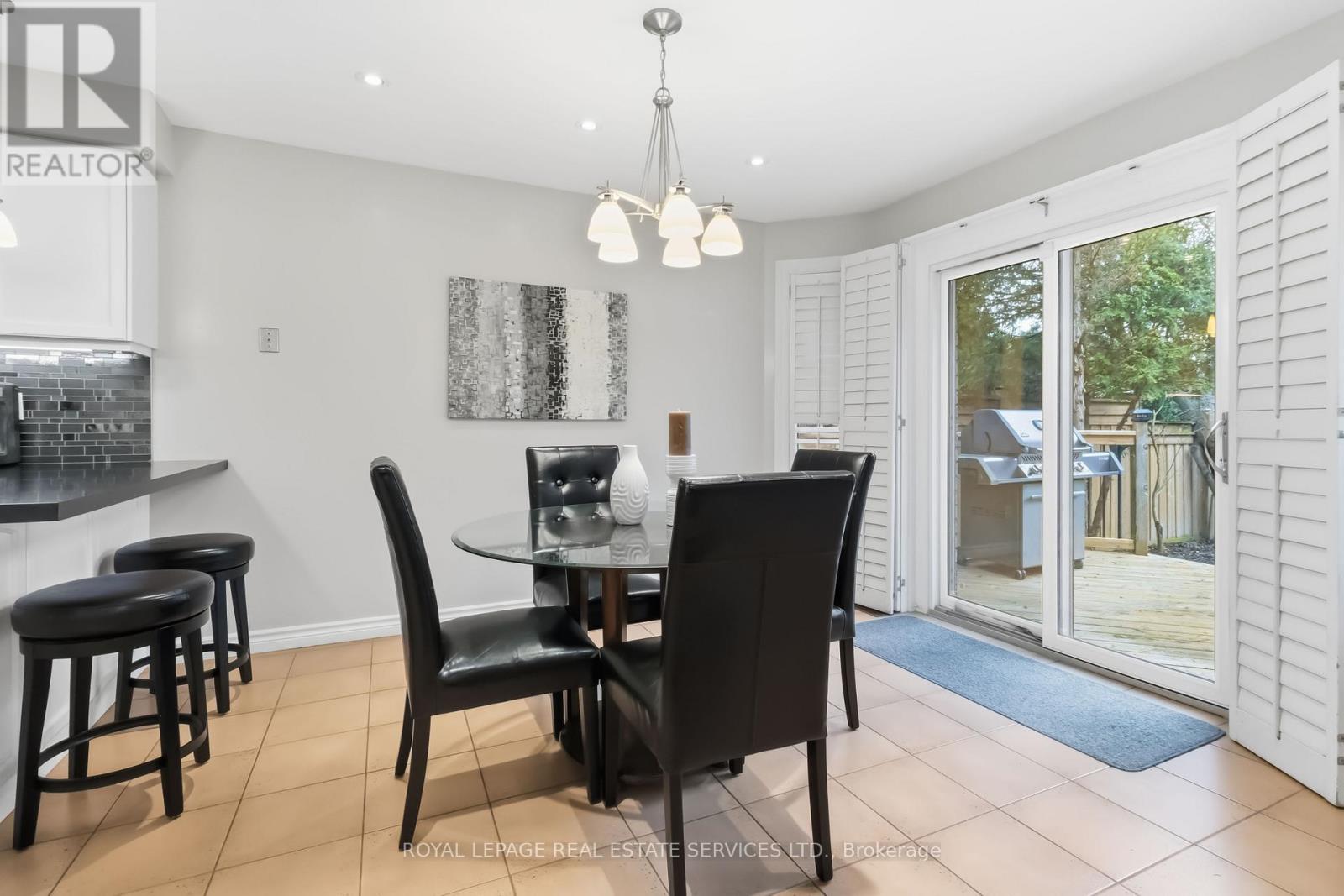 2208 Brays Lane, Oakville, Ontario  L6M 3J7 - Photo 17 - W12965616