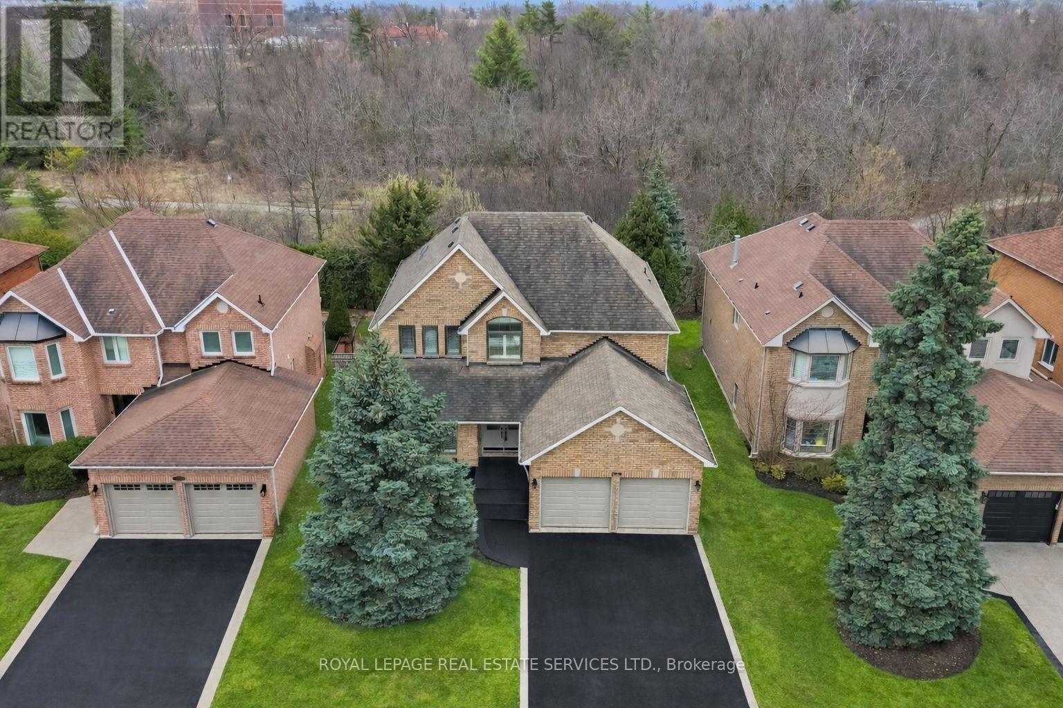 2208 Brays Lane, Oakville, Ontario  L6M 3J7 - Photo 2 - W12965616