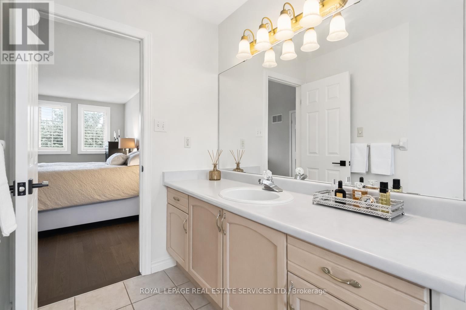 2208 Brays Lane, Oakville, Ontario  L6M 3J7 - Photo 25 - W12965616