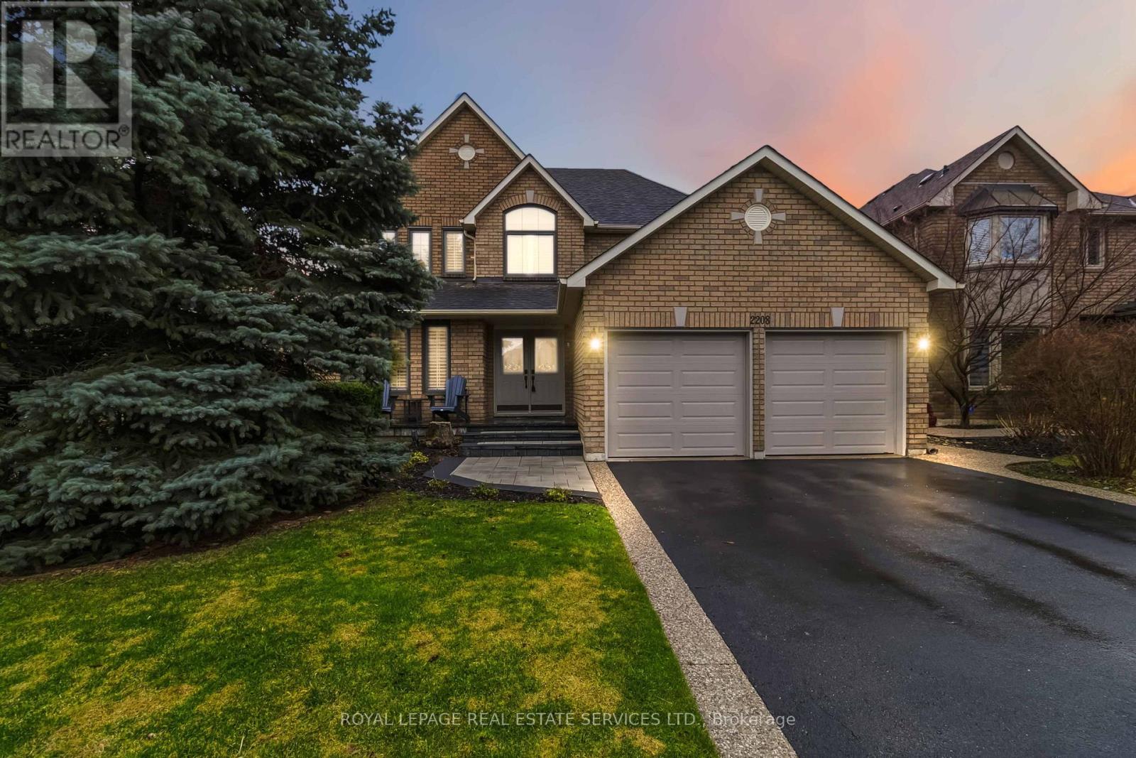 2208 Brays Lane, Oakville, Ontario  L6M 3J7 - Photo 3 - W12965616