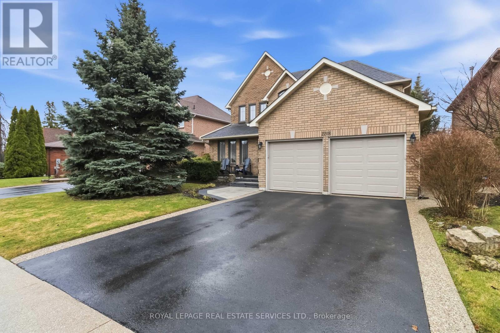 2208 Brays Lane, Oakville, Ontario  L6M 3J7 - Photo 4 - W12965616