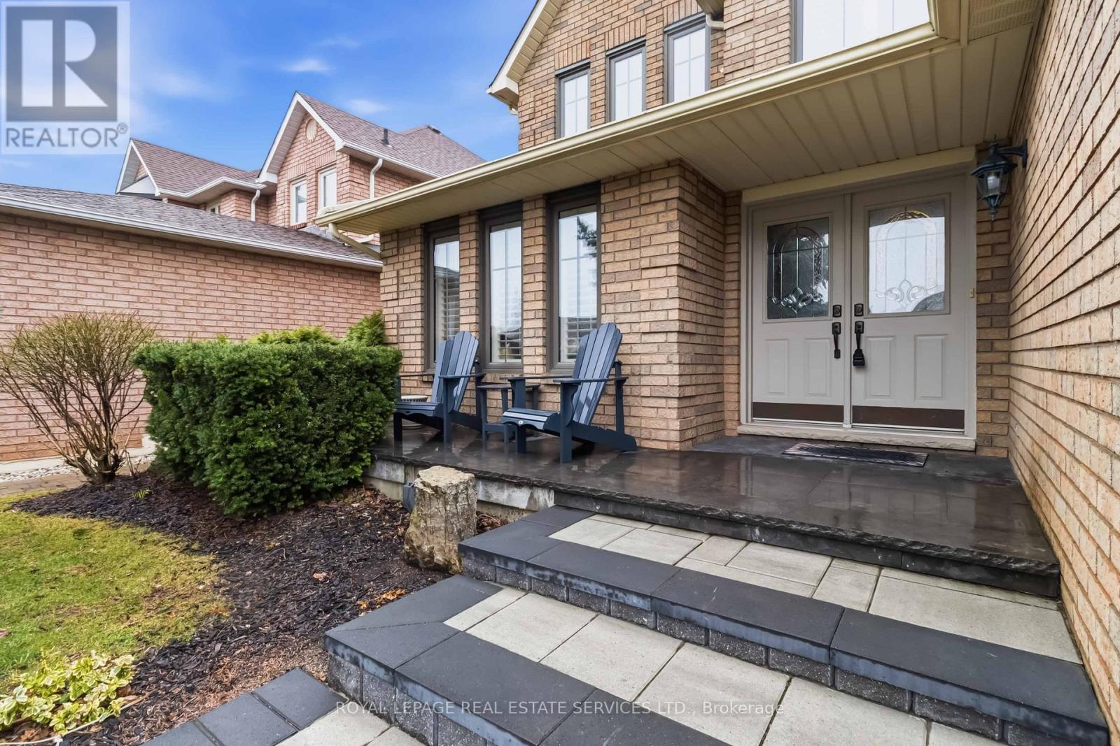 2208 Brays Lane, Oakville, Ontario  L6M 3J7 - Photo 5 - W12965616