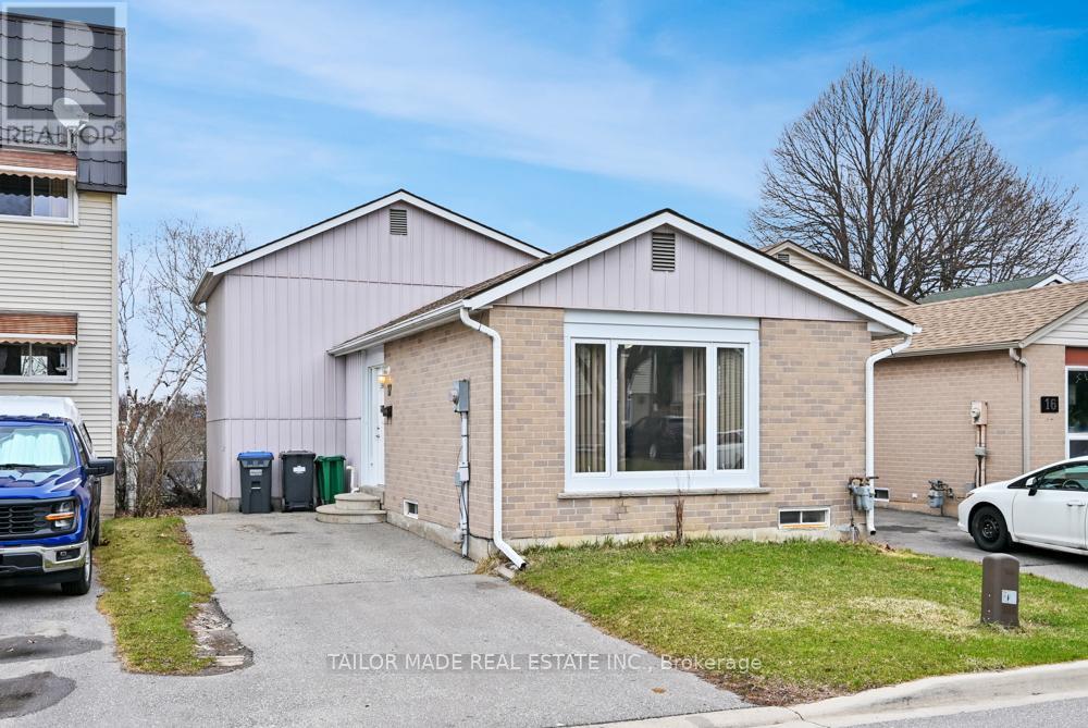 17 HYDE PARK COURT, Brampton, Ontario